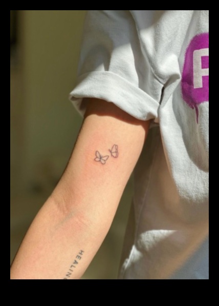 Wrist Whimsy: השראת קעקועים זעירים שובבה ומקסימה