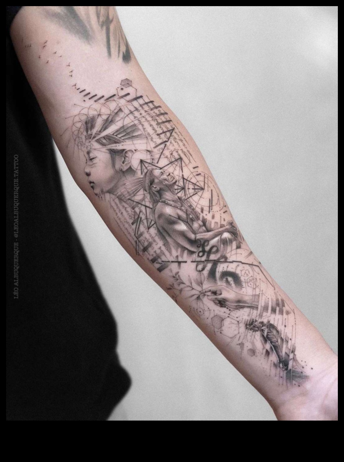 מעבר לגבולות: בחינת מושגים בלתי מוגבלים בעיצוב קעקועים מודרני