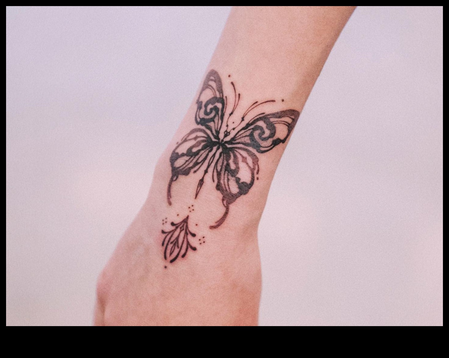 סיפורים זעירים: קעקועים בשורש כף היד המקריינים סיפורים אישיים