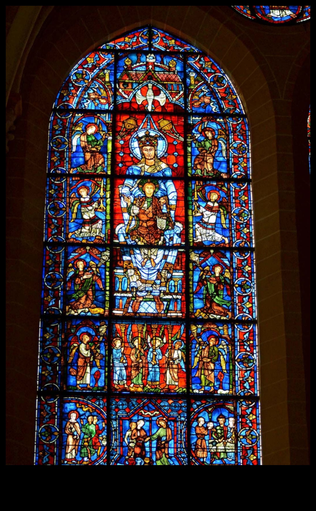 אלגנטיות כנסייתית: אומנות הקישוט הדתי בכנסיות מימי הביניים