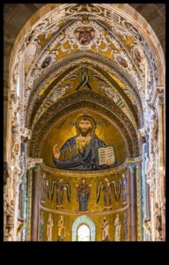 אלגנטיות כנסייתית: אומנות הקישוט הדתי בכנסיות מימי הביניים