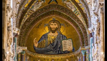 אלגנטיות כנסייתית: אומנות הקישוט הדתי בכנסיות מימי הביניים