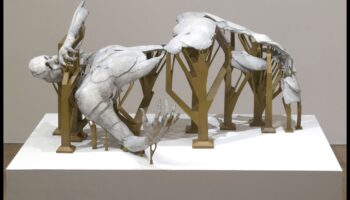 פסלים חיים: העולם הדינמי של אמנות גוף טרנספורמטיבית