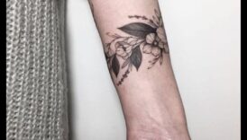 דיו חינני: תחכום בתצוגה עם קעקועים על שורש כף היד