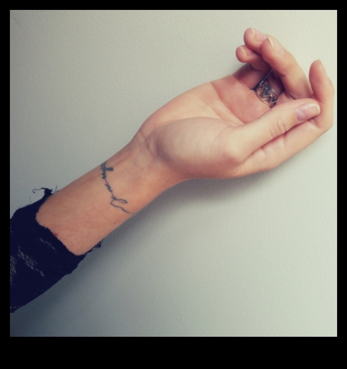 סיפורים זעירים: קעקועים בשורש כף היד המקריינים סיפורים אישיים